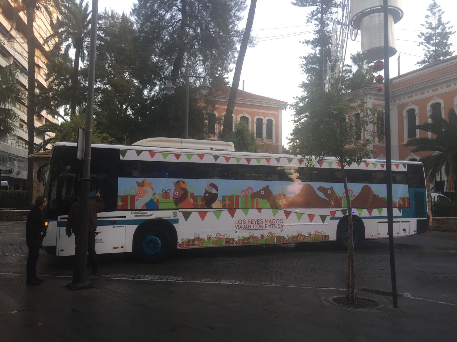Imagen de «Los Reyes Magos viajan con EMTUSA», 2017 (1)