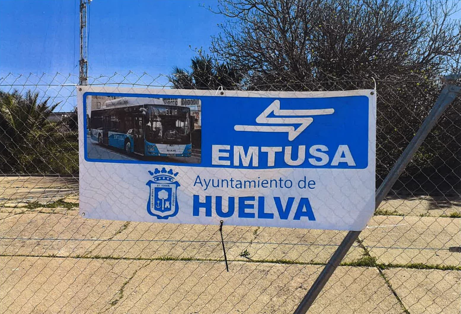 Imagen de «EMTUSA continúa un año más potenciando el fútbol base de Huelva»